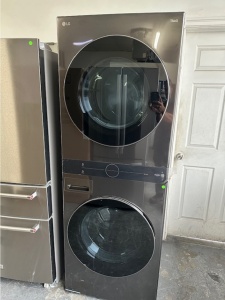 NEW-LG WashTower Stacked Laundry Center with 4.5-cu ft Front Load Washer and Gas 7.4-cu ft Dryer (EN