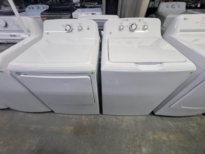 NEW-GE 4-cu ft Agitator Top-Load Washer & New GE 6.2 cu.ft.Gas Dryer Set (White) 
