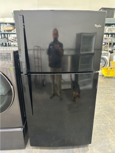 Pre-owned Whirlpool 33-inch Wide Top Freezer Refrigerator - 21 cu. ft.
