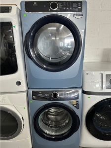 Electrolux 4.5-cu ft High Efficiency Stackable Steam Cycle Front-Load Washer & Gas Dryer 