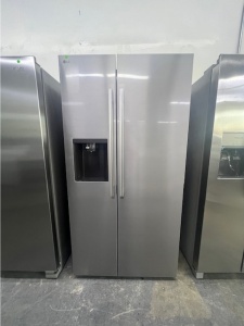 NEW-LG 26.6-cu ft Side-by-Side Refrigerator w/ Ice Maker, Water and Ice Dispenser (Stainless Steel)