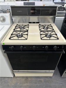 Pre Owned- GE 30" Free-Standing Gas Range Model #JGBS15GEK3AD