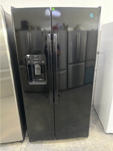 New-GE 25.3 Cu. Ft. Side-By-Side Refrigerator (Black)  Model #: GSS25GGPBB