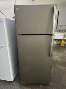 PRE-OWNED GE ENERGY STAR 17.5 Cu. Ft.Top-Freezer Refrigerator (Finger resistant Slate Color )