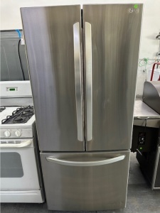 Pre-Owned LG 30-inch wide French Door refrigerator capacity 21.8 cubic feet