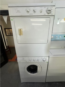 Pre-Owned Kenmore Laundry Center w/ 3.1 cu. ft. Washer & 5.9 cu. ft. Gas Dryer (White)