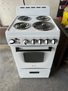 Like-New Avanti 20" Electric Range Oven with Framed Glass Door (White)  Model #: ERU200P3S  