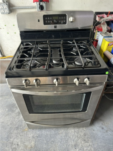 Pre-Owned 30” Kenmore Gas Range (Stainless Steel)