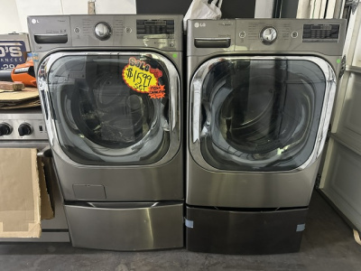 Pre-Owned LG 5.2 cu. ft. Mega Capacity TurboWash Washer & Gas Dryer Set