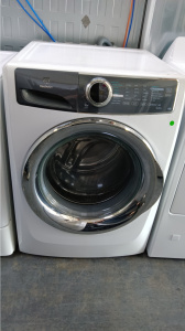 Pre-Owned Electrolux LuxCare 27 Inch 4.4 cu. ft. Front Load Washer with LuxCare Wash System (White) 
