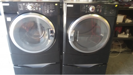 Front Load Sets Kimo S Liances Maytag Black Front Load Washer W Gas Dryer Set On Pedestals Out Of Stock